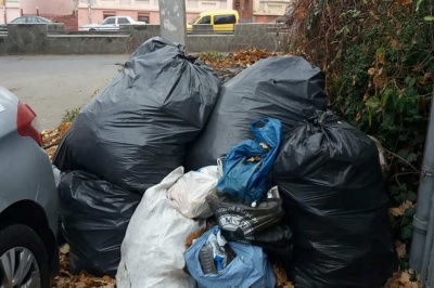 У Чернівцях погіршується ситуація через неприбране великогабаритне сміття 