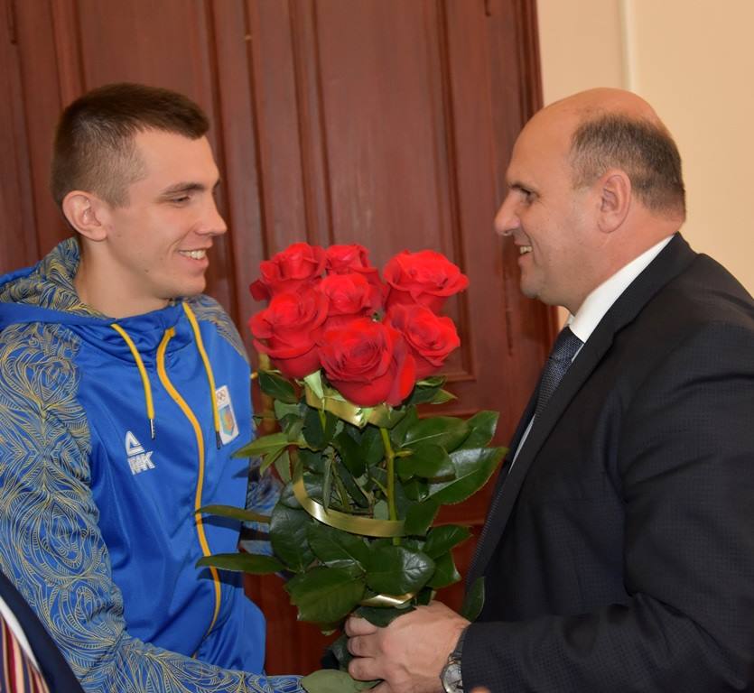 Іван Мунтян привітав буковинця Валерія Чоботаря зі сріблом на 24-му чемпіонаті світу з карате