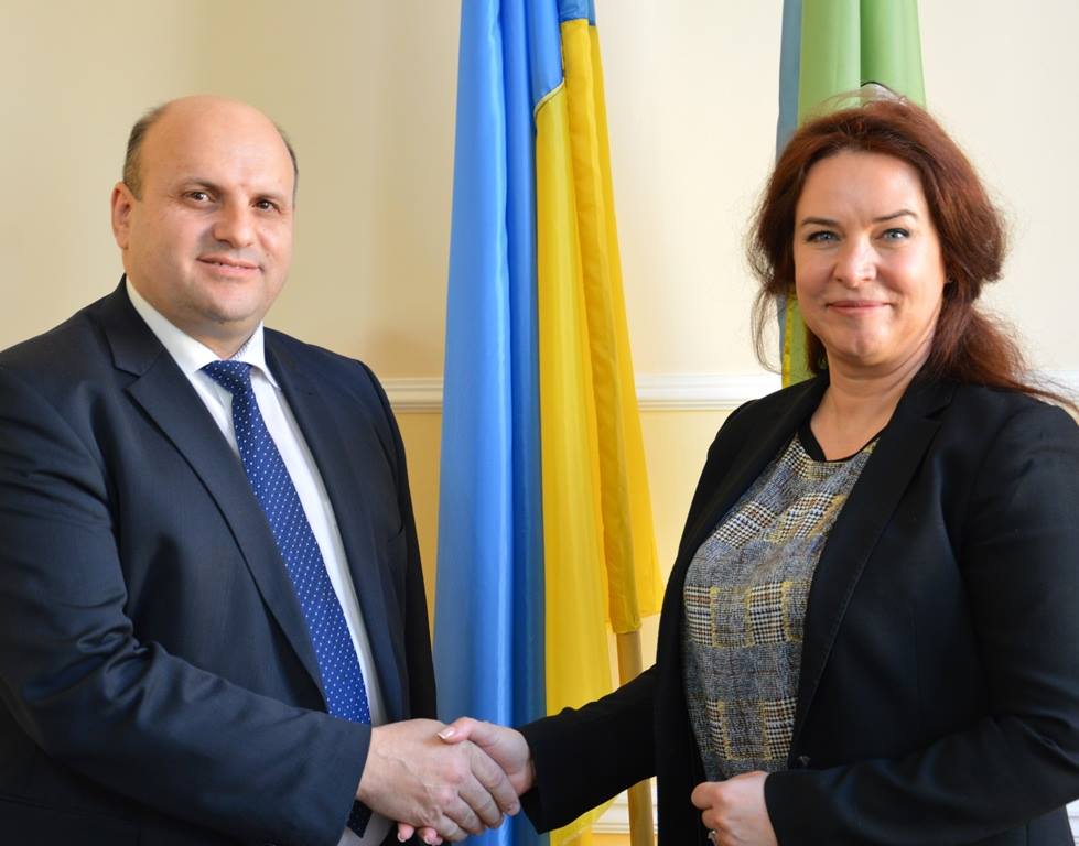 Голова Чернівецької обласної ради привітав Ірину Лоредану Стенкулеску з початком дипломатичної каденції Генерального консула Румунії в Чернівцях