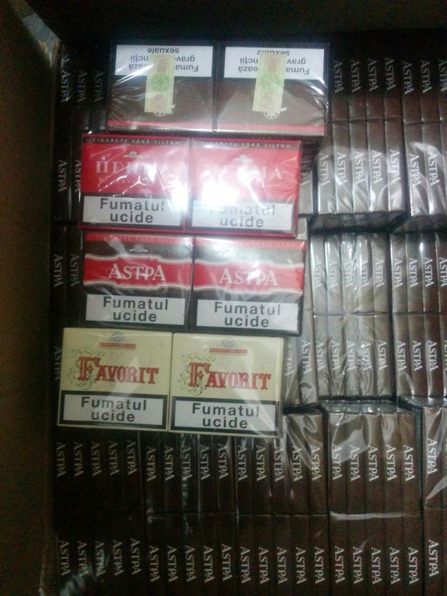 Велику партію фальсифікованих цигарок, призначених для незаконного переміщення до Румунії, вилучили в Чернівецькій області. ФОТО