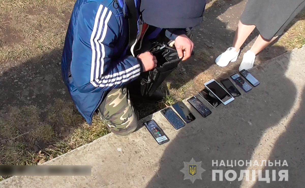 Чернівчанин украв 11 мобільних телефонів та планшет
