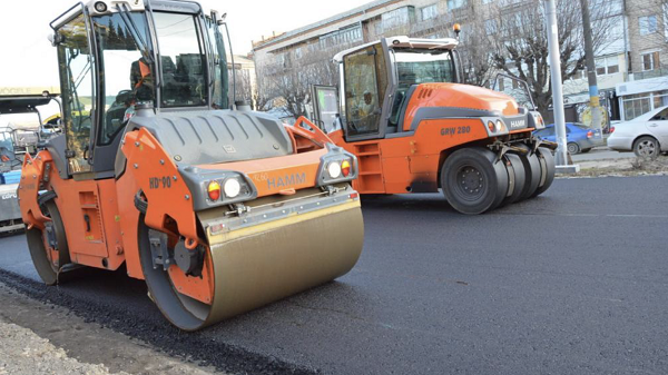 Дороги у Чернівцях ремонтують дякуючи реформам Порошенка 