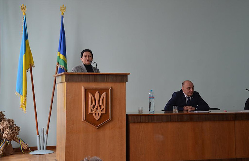 Голова парламентської фракції 'Народного фронту' привітав новообрану голову Хотинської районної ради 