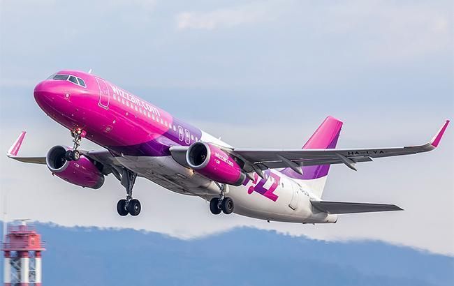 Попри проблеми зі злітною полосою Порошенко анонсував нові міжнародні рейси Wizz Air з Чернівців