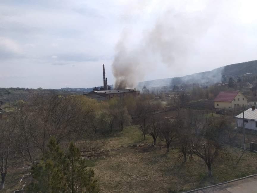 В Чернівецькій області горить Кострижівський цукровий комбінат: чути вибухи (ВІДЕО)