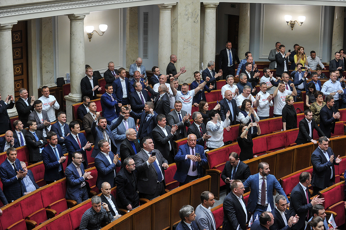 Арсеній Яценюк подякував депутатам своєї фракції, яка 'розробляла законопроект  про українську мову і боролася за нього'