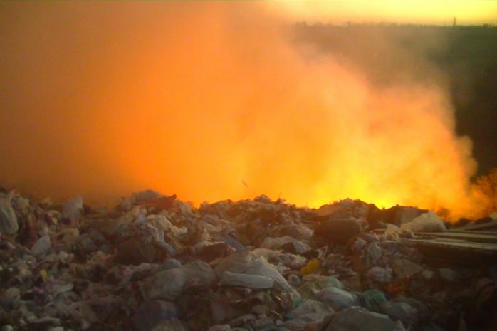 На Буковині невідомі намагалися підпалити сміттєзвалище