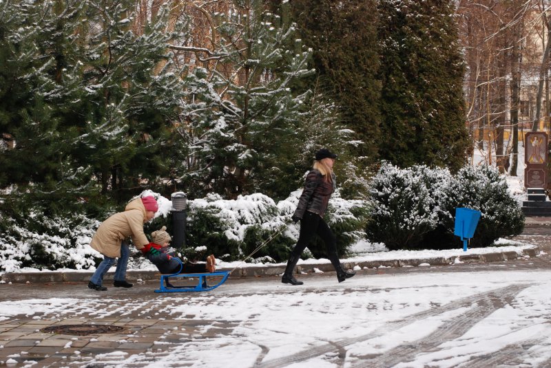 На Буковині за півтори доби випала місячна норма снігу: чернівчани добиралися на роботу пішки