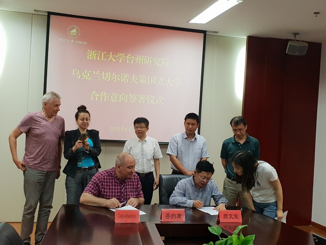 Китайський інститут Джейджанського університету, який входить у Топ 50 університетів світу, підписав персанальну угоду про співпрацю з чернівецьким професором Ангельським