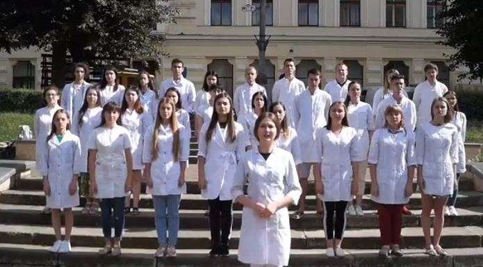 У Чернівцях студенти-медики не хочуть здавати міжнародний іспит з основ медицини, бо у них не міжнародна система освіти (ВІДЕО) 