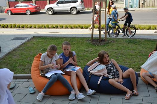 На вулиці Білоруській облаштували громадський простір за 714 тисяч гривень і 25 тисяч євро