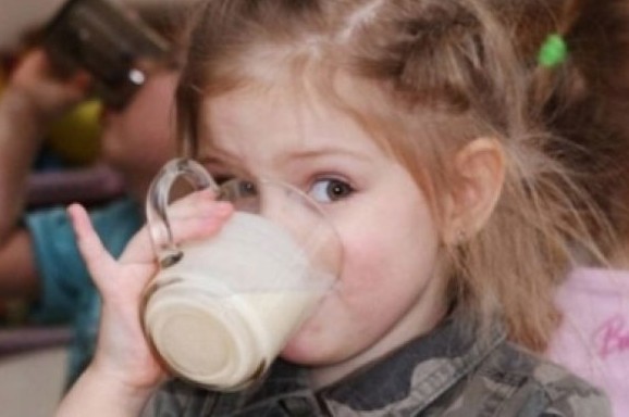 У Чернівцях підприємець постачив дітям неякісну молочну продукцію на понад 1,5 мільйони гривень