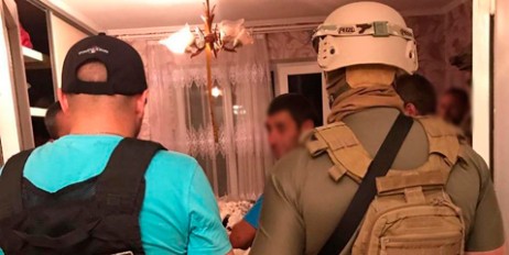 Інспектора патрульної поліції Чернівців, якого підозрюють в продажі наркотиків, відпустили під заставу з Хмельницького СІЗО