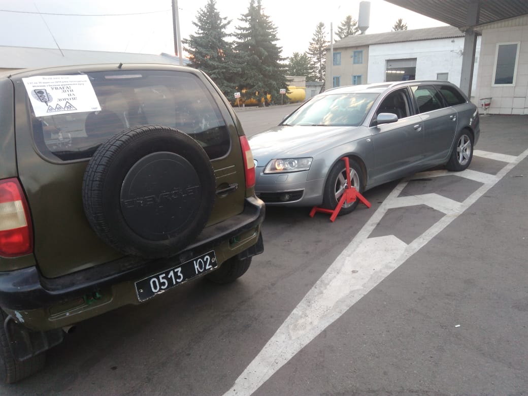 Дві автівки, які розшукував Інтерпол, знайшлися на буковинському кордоні 
