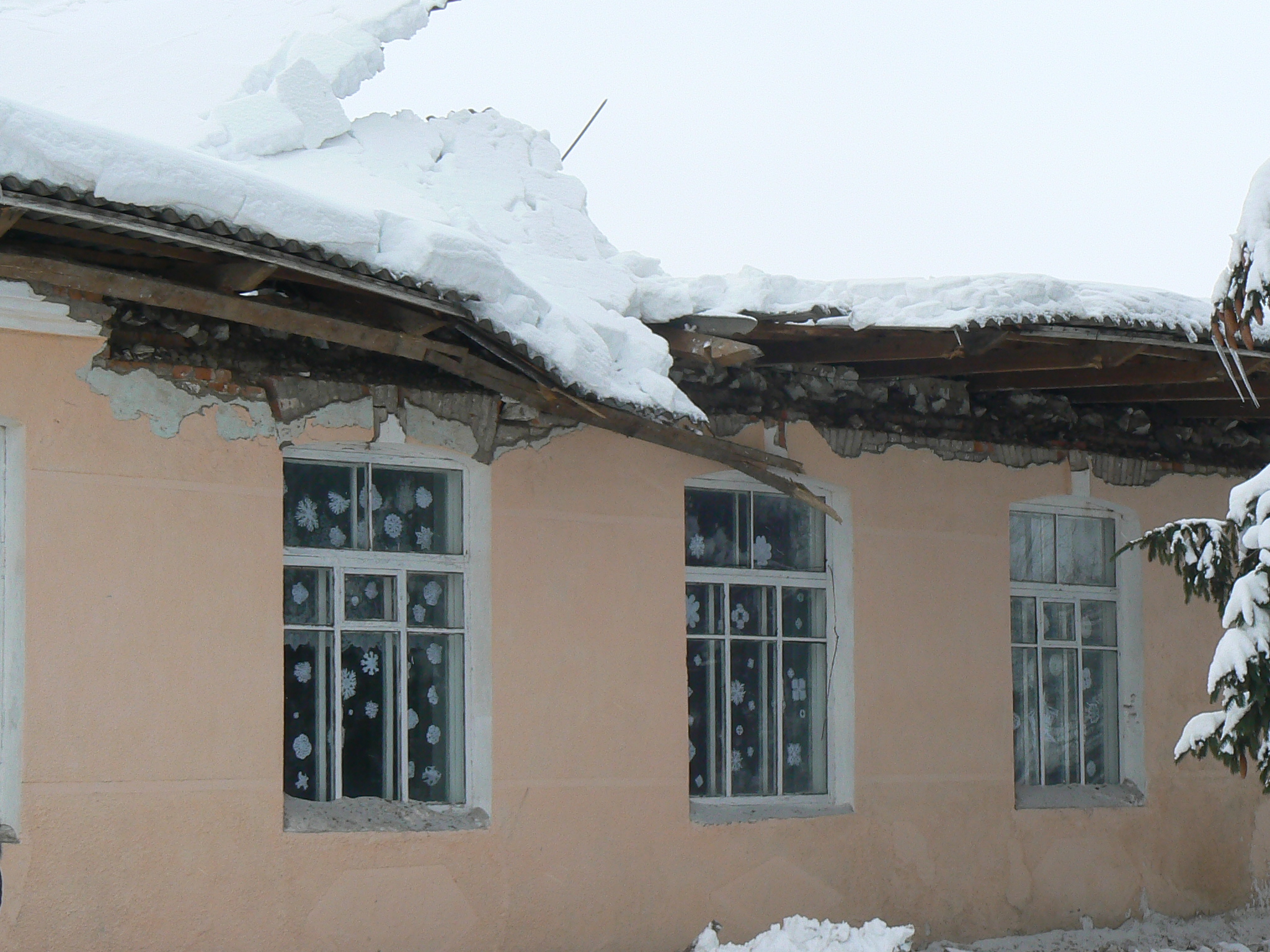 На Буковині закриють школи й садки, де не зможуть відновити електропостачання