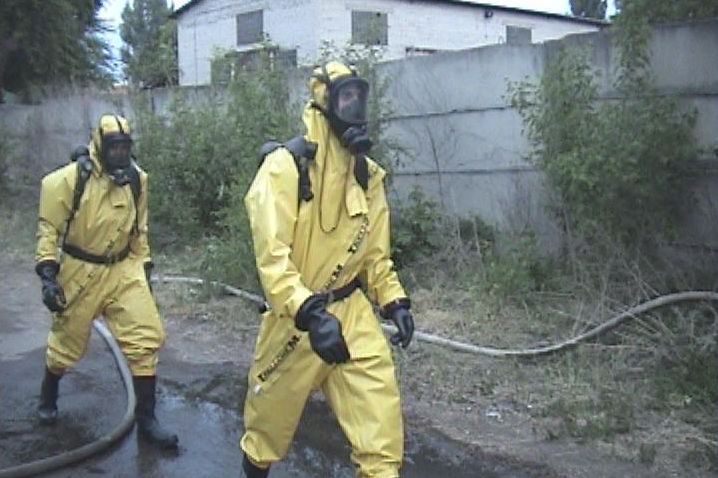У Садгорі на Каштановій на території непрацюючого ВАТ 'Чернівцізооспецпродпостач' розлилась хімічна речовина