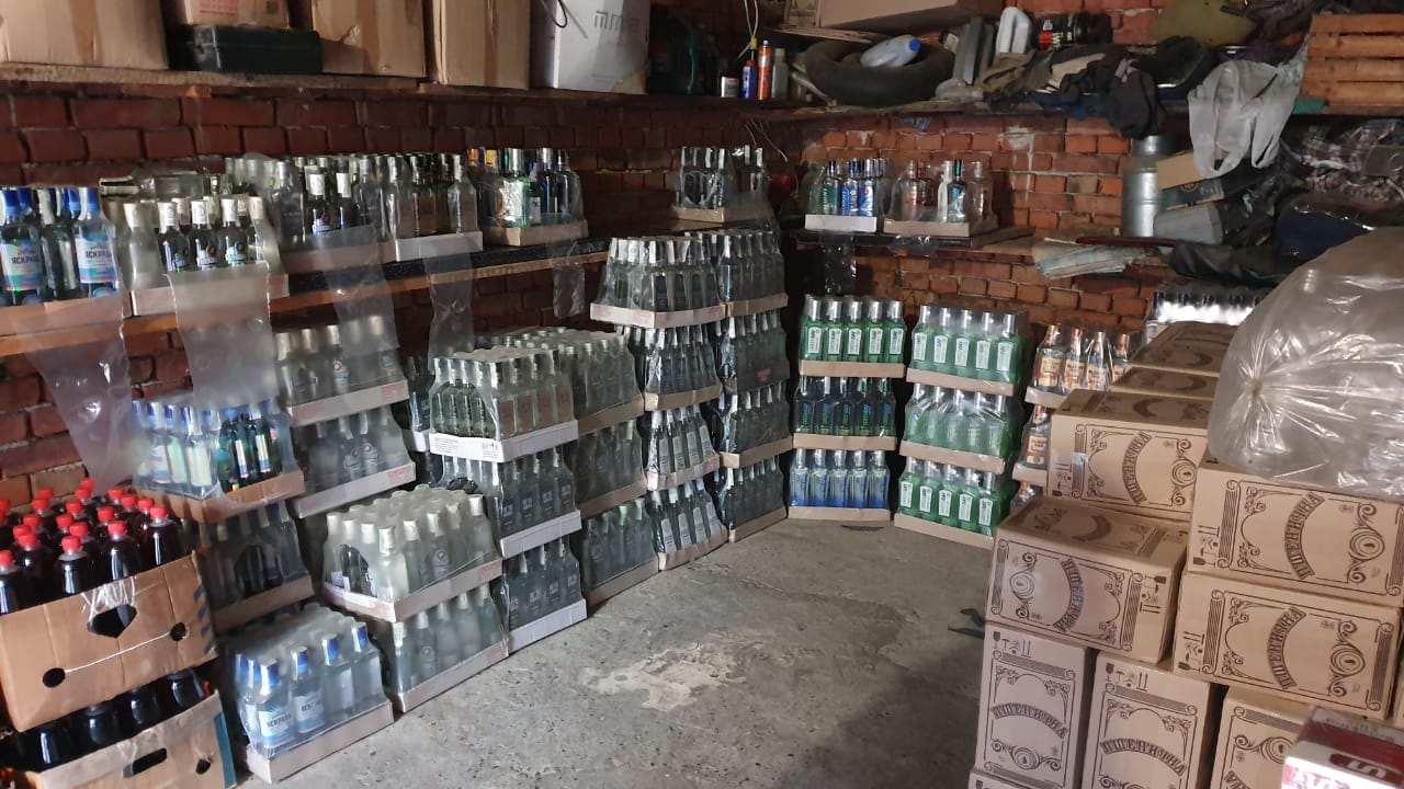 На Буковині СБУ блокувала незаконне виробництво та збут контрафактних цигарок та алкоголю