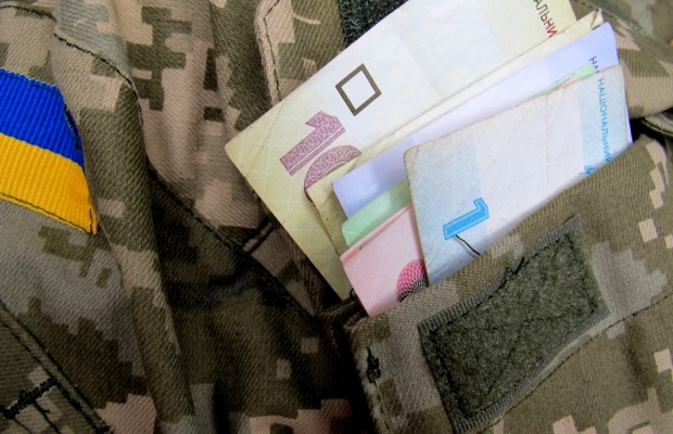 Під час служби в ЗСУ можна отримувати дві зарплати  – армійську і цивільну  