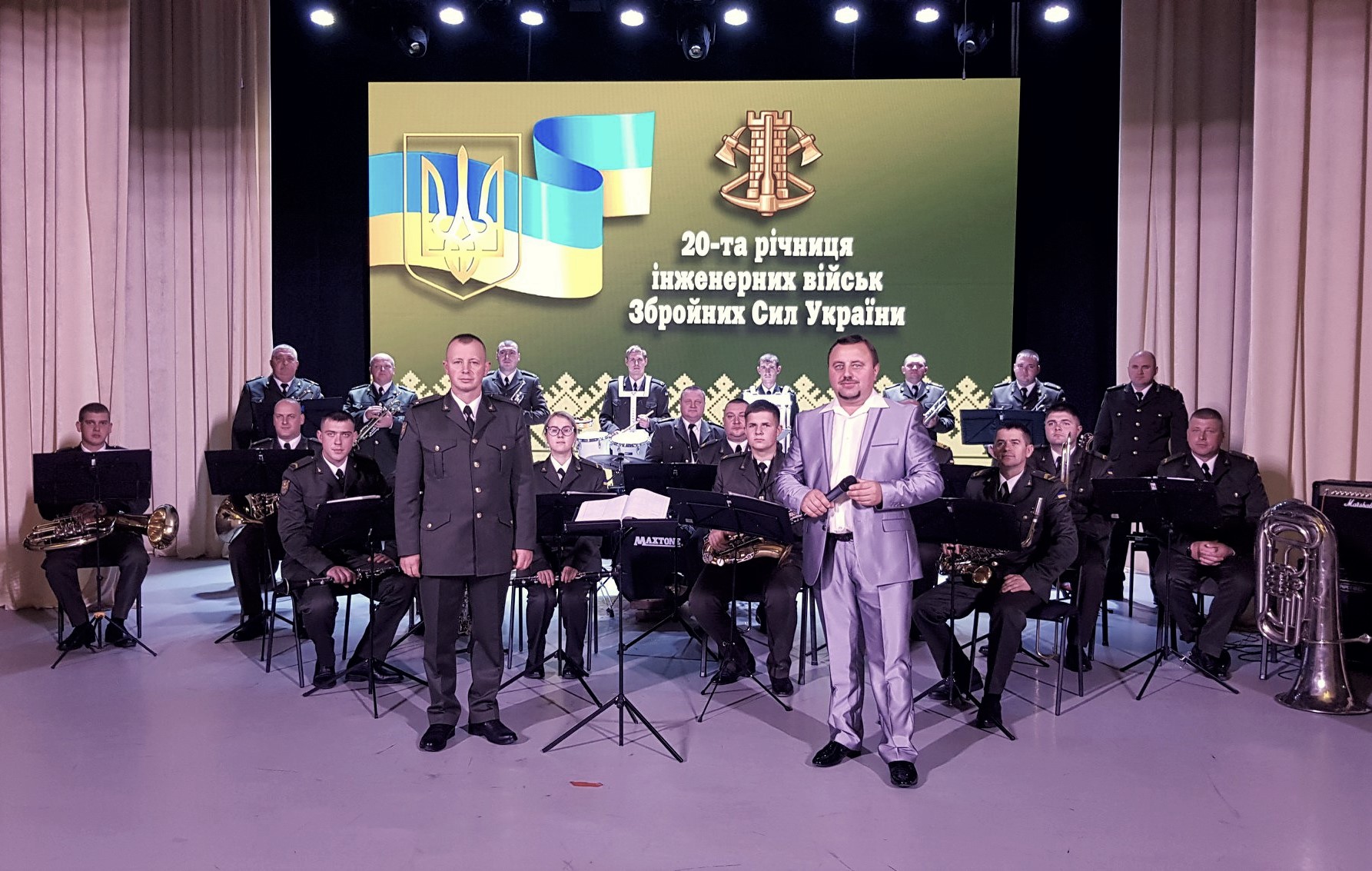 Співак-патріот з Буковини влаштував концерт для військовослужбовців