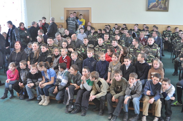 Чернівецька «Батьківщина» привітала дітлахів зі святом Миколая (фоторепортаж)