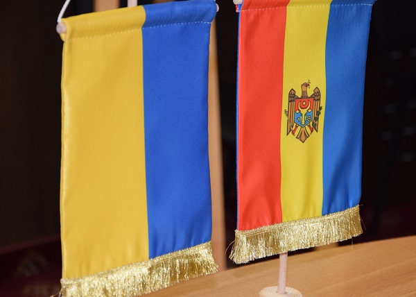 В рамках співпраці й обміну інформацією між румунськими та українськими правоохоронцями на Буковині затримали трьох іноземців-нелегалів