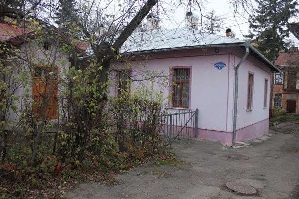 У Чернівцях з будинку, де Леся Українка гостювала в Ольги Кобилянської, зникла пам'ятна дошка 
