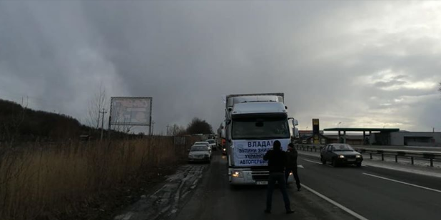 Міжнародні перевізники протестують через зменшення квот на транзитні перевезення для Чернівецької митниці