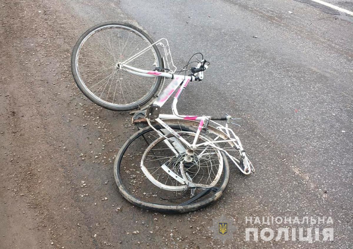 У Сторожинці 10-річний хлопчик потрапив під колеса автомобіля, а у Костичанах авто збило 40-річного велосипедиста