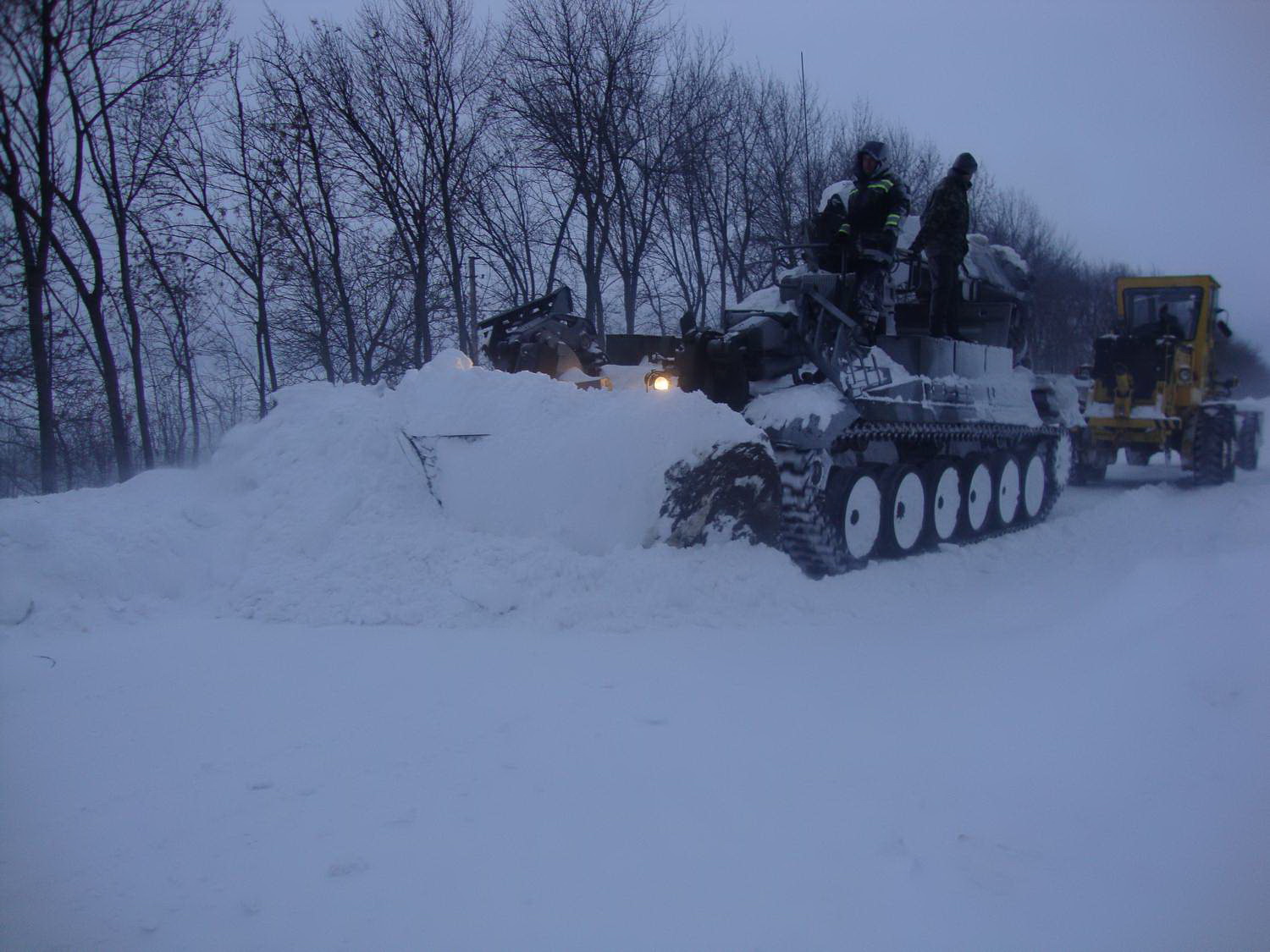 Макарівку Кельменецького району останньою звільнили від снігового полону
