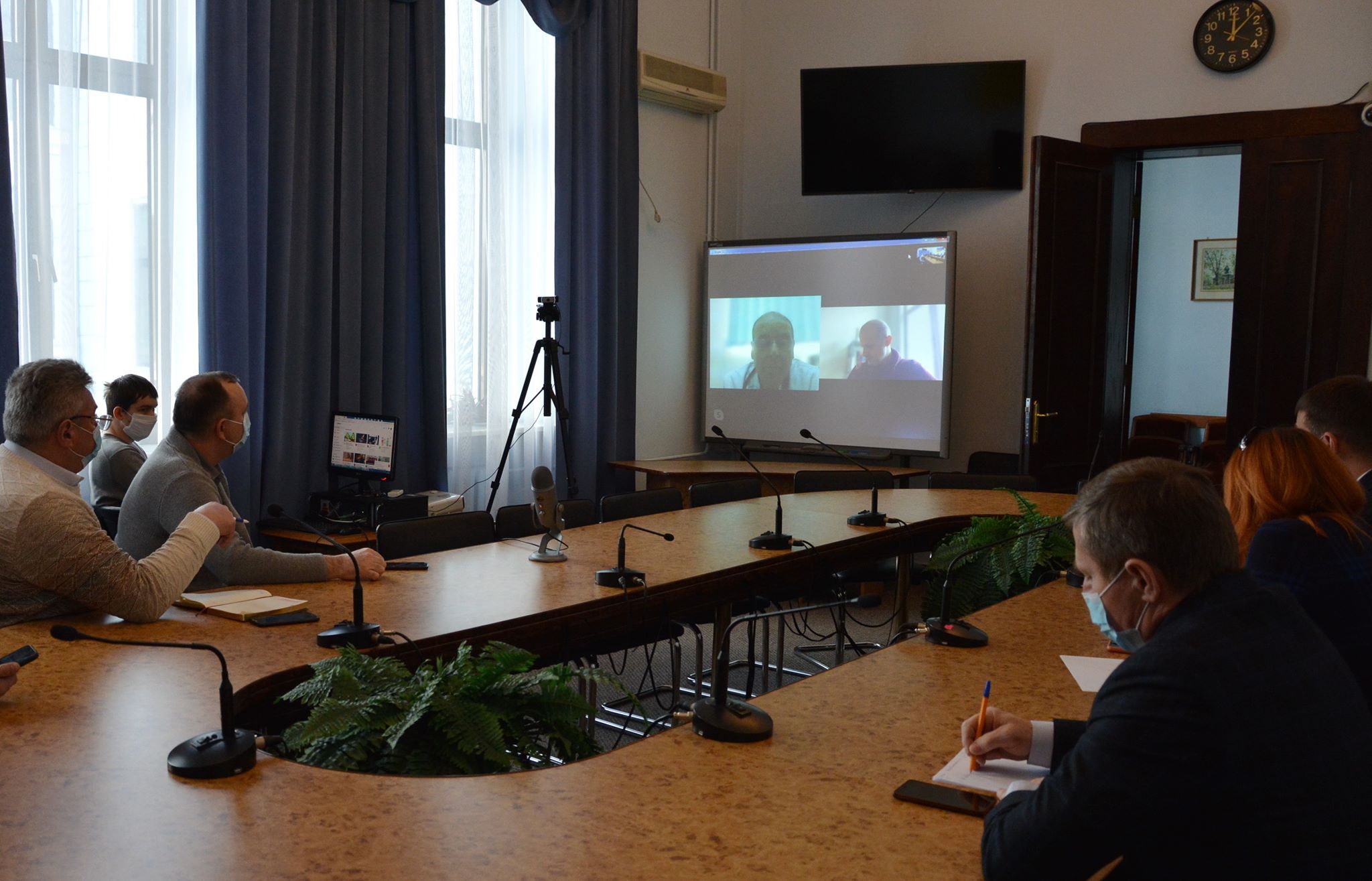 Румунський лікар під час відеоконференції розповів чернівецьким колегам, як лікувати коронавірус