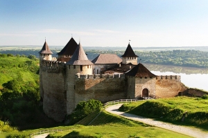 Фортеці, палаци, стародавні монастирі. На Буковині налічується майже 1800 пам’яток України