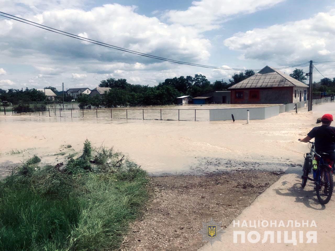 Від початку паводків на Буковині врятували 69 осіб, з них - 17 дітей та евакуювали 116 осіб, з них - 34 дитини 