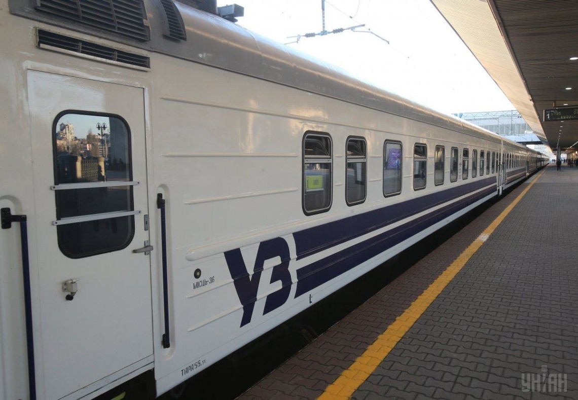 Укрзалізниця відновлює поїзди з Києва до Буковини