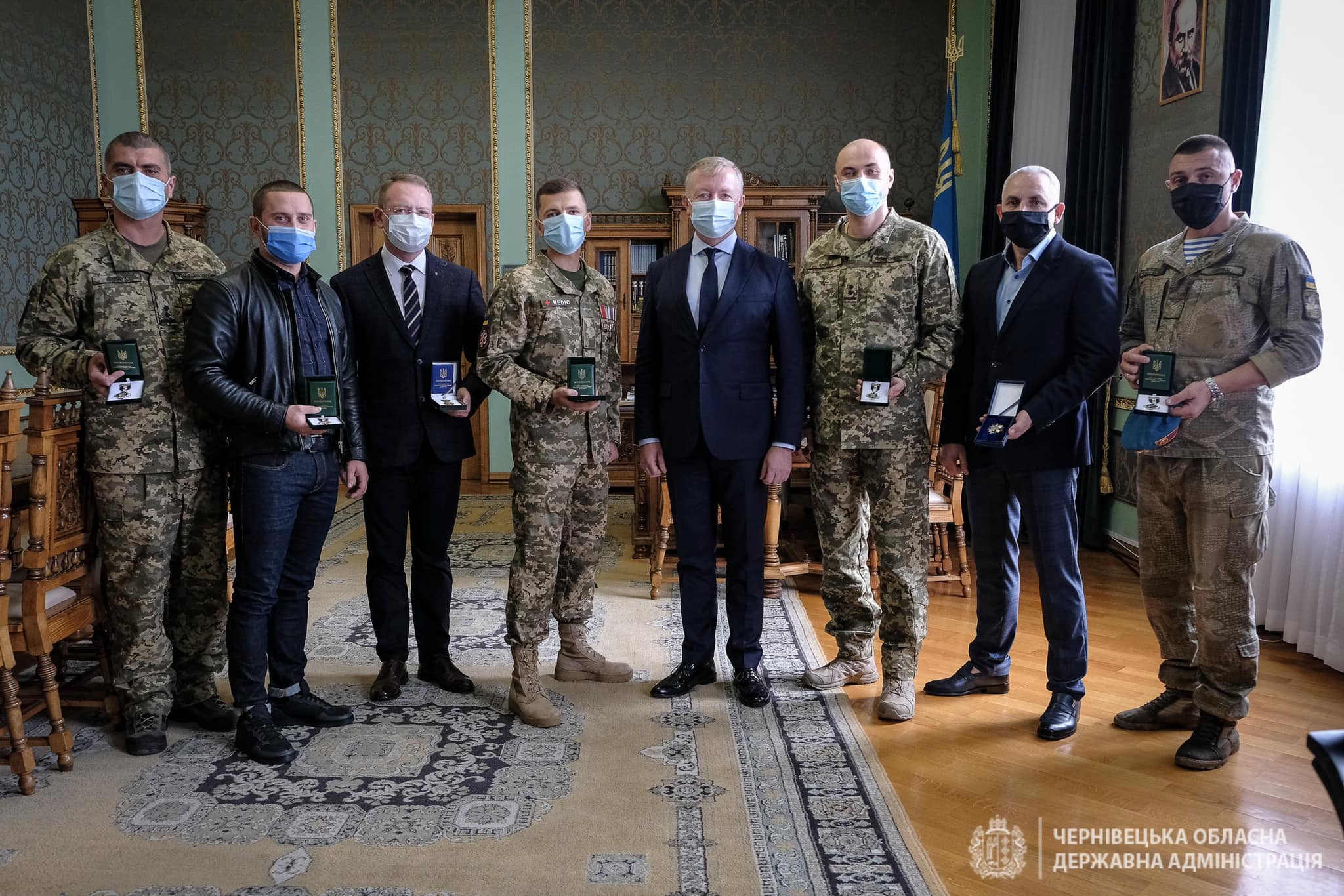 Осачук вручив почесні відзнаки та нагороди захисникам України 