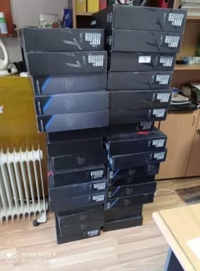На КПП митники вилучили у жителя Чернівецької області 31 ноутбук (фото)
