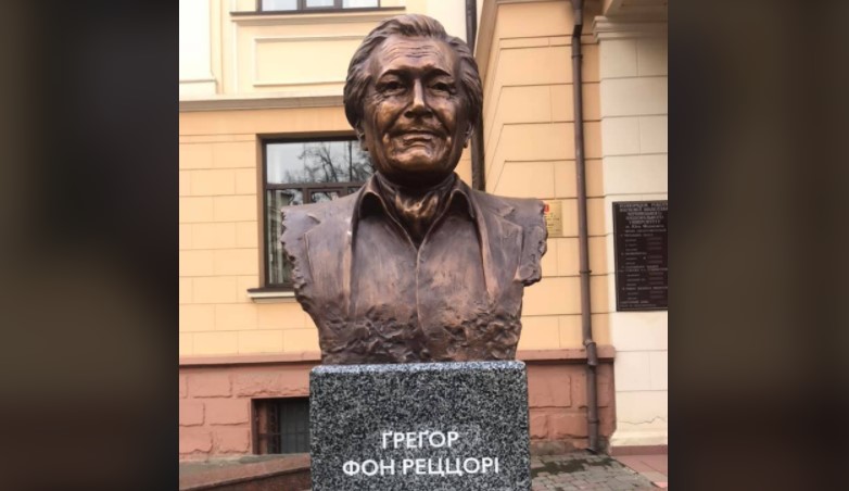 «Джентльмен фон Реццорі надихатиме»: у неділю в Чернівцях офіційно відкриють пам’ятник письменникові 