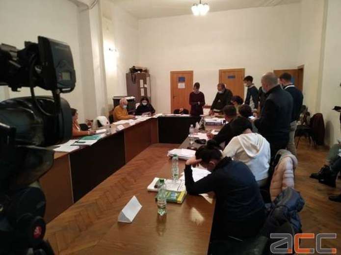 На засідання прийшли лише троє членів: у Чернівцях міська ТВК другий тиждень не може зареєструвати обраних депутатів 