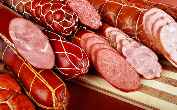 Фальсифікат ковбаси, ікри лососевої та масла виявили на Буковині 