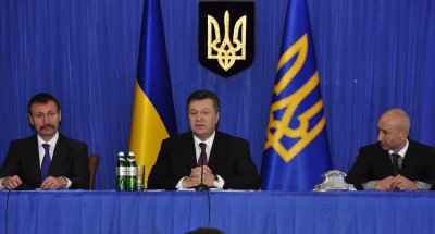 Янукович у Чернівцях зібрав рекордний кортеж