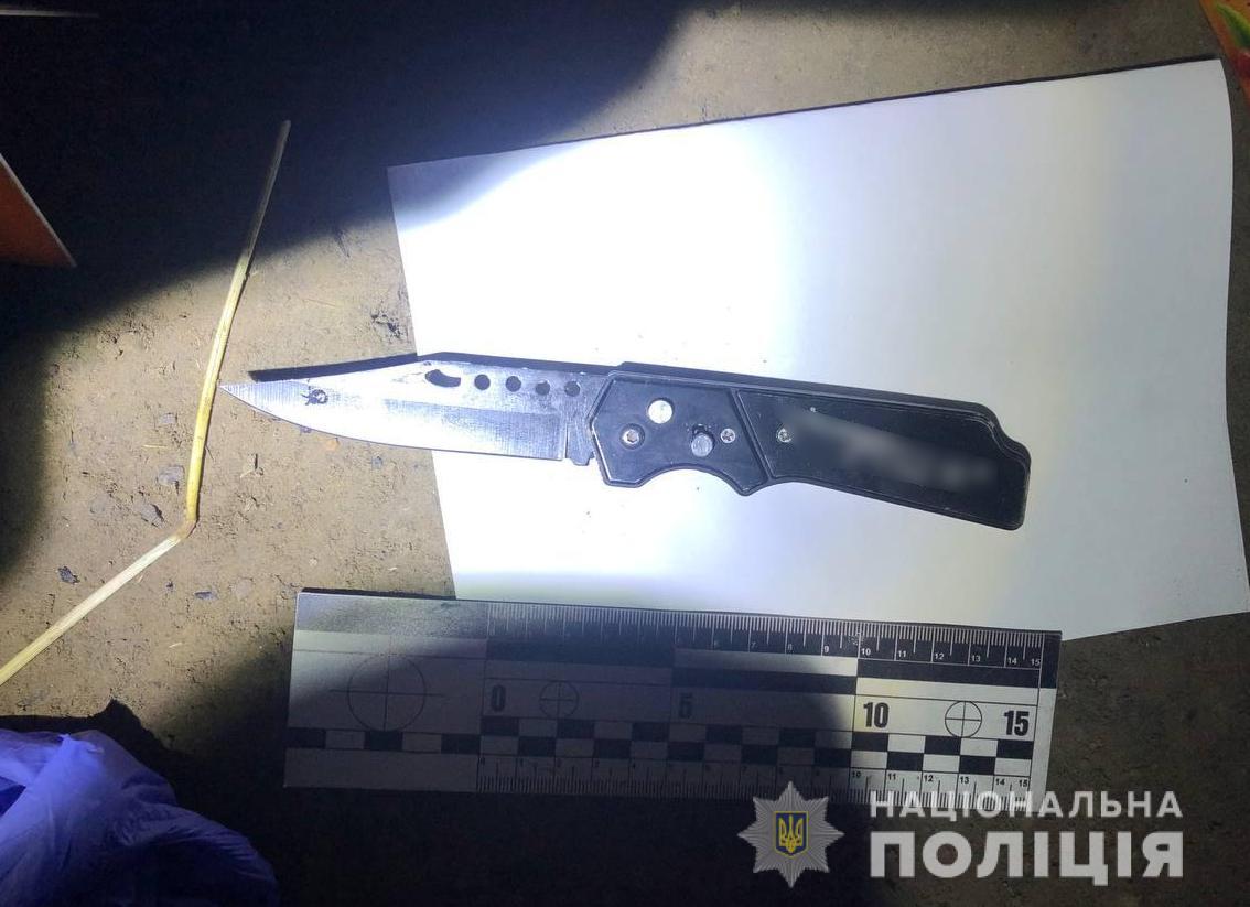 Одинадцять ударів ножем під магазином:  у Довгопіллі 19-річний молодик на п'яну голову зарубав 22-річного товариша: подробиці і фото