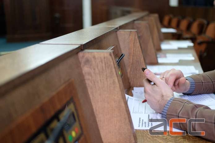 Піар та популістичні заяви: депутатська більшість міськради ухвалила три партійних звернення до Зеленського 