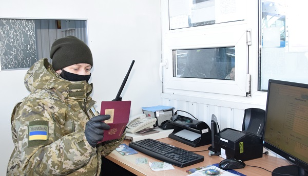 Молода молдованка намагалася через 'Мамалигу' в'їхати на територію України за підробленими документами