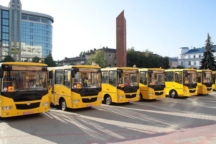 Парк шкільних автобусів Буковини поповниться десятьма українськими автобусами марки “Еталон” 