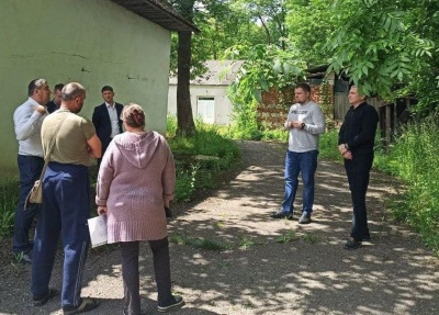 Депутати Чернівецької обласної ради відкрили для себе Америку, що цілющу воду 'Брусниці' продають за безцінь