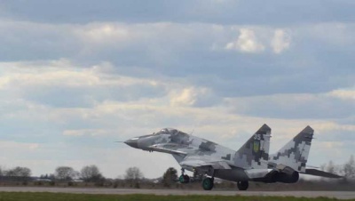 Військовий винищувач ЗСУ змусив сісти літальний апарат порушників, які залетіли у повітряний простір Чернівецької області з боку Румунії  