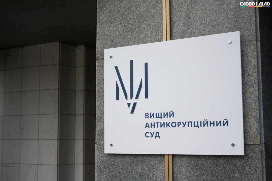 Манчуленку, якого підозрюють у спробі підкупу посадовців Чернівецької обласної ради, суд вкотре продовжив обов'язки