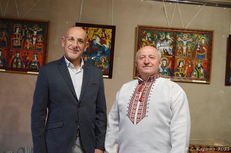 У Чернівцях відкрили унікальну виставку народної ікони на склі Буковини, Гуцульщини та Покуття