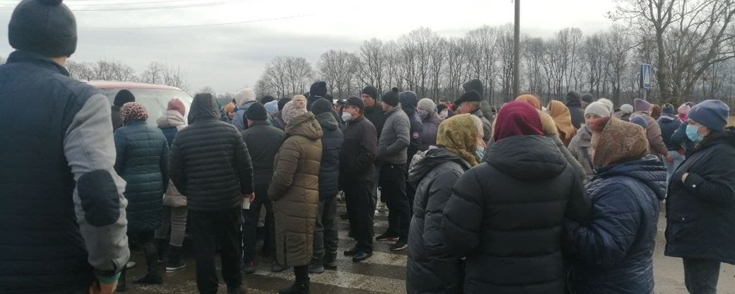 У громаді на Буковині другий день перекривають дорогу через бездіяльність 'Чернівцігазу' 
