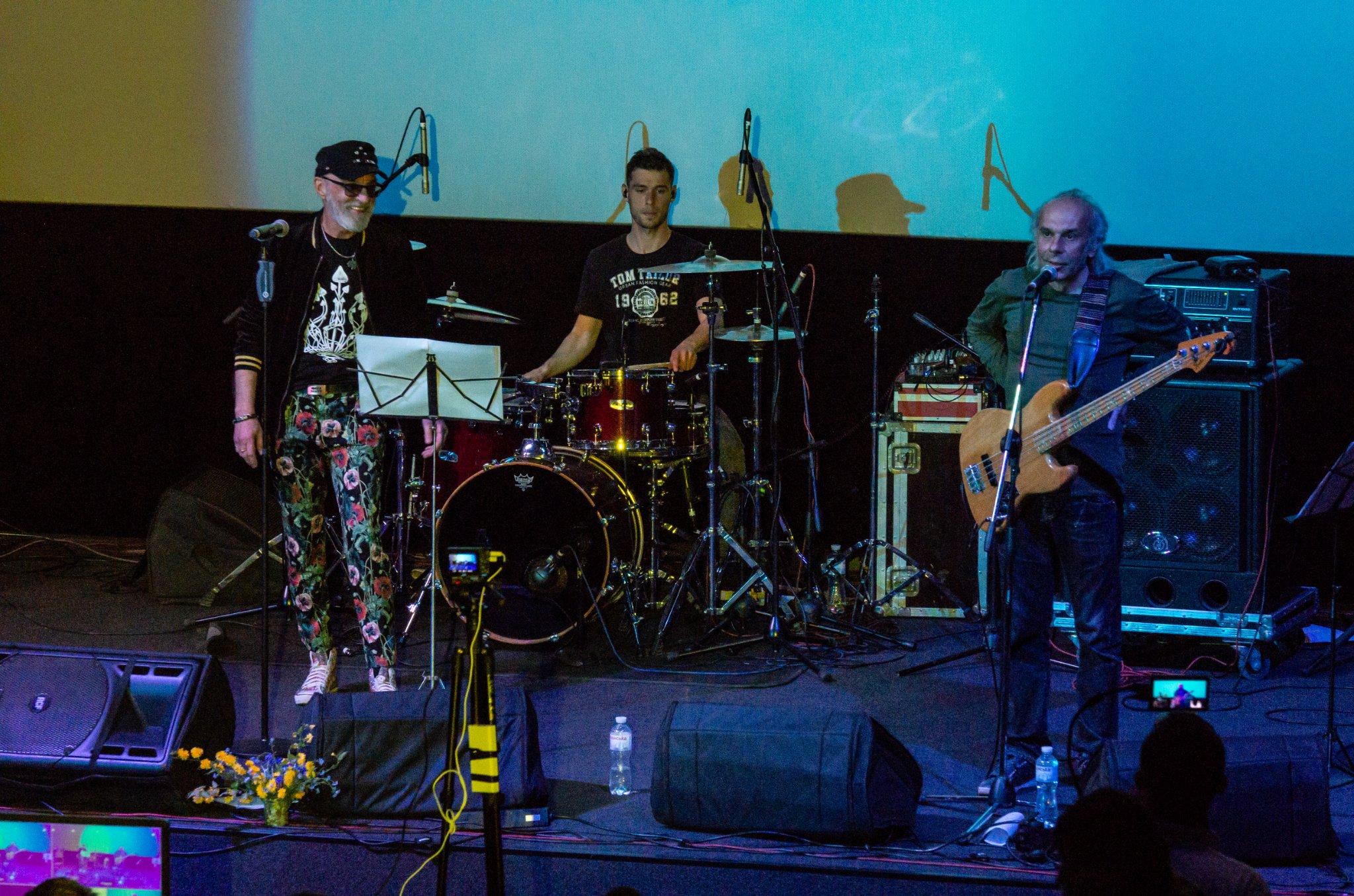 Благодійний тур на підтримку ЗСУ Брати Гадюкіни розпочали аншлаговим концертом  у Чернівцях