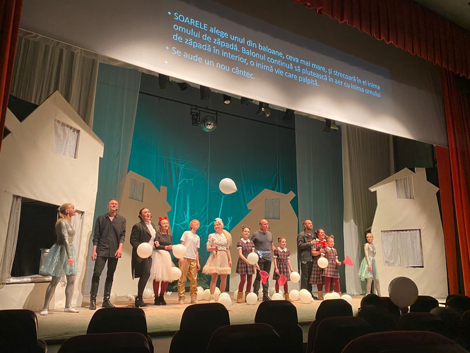 На фестивалі в Сучаві актори чернівецького театру показали казку для українських біженців, які знайшли прихисток у Румунії 